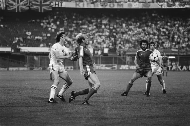 European Cup ra đời năm 1955 trước khi đổi tên thành UEFA Champions League hiện đại