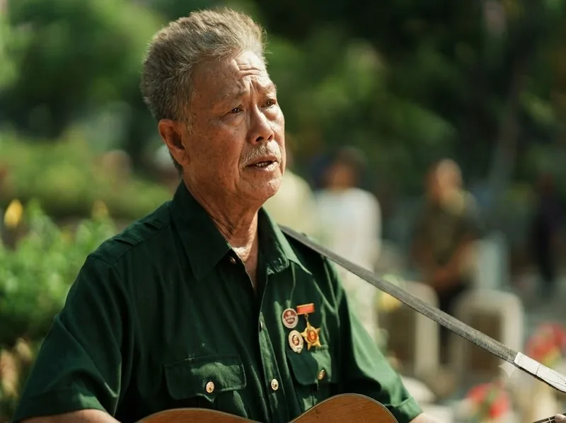 Diễn xuất giàu cảm xúc của NSƯT Cao Minh là điểm sáng lớn của phim.